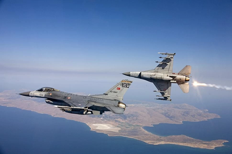 Bίντεο: Τουρκικό F-16 με AGM-84K SLAM-ER κατά την διάρκεια της άσκησης MAVI VATAN-2021